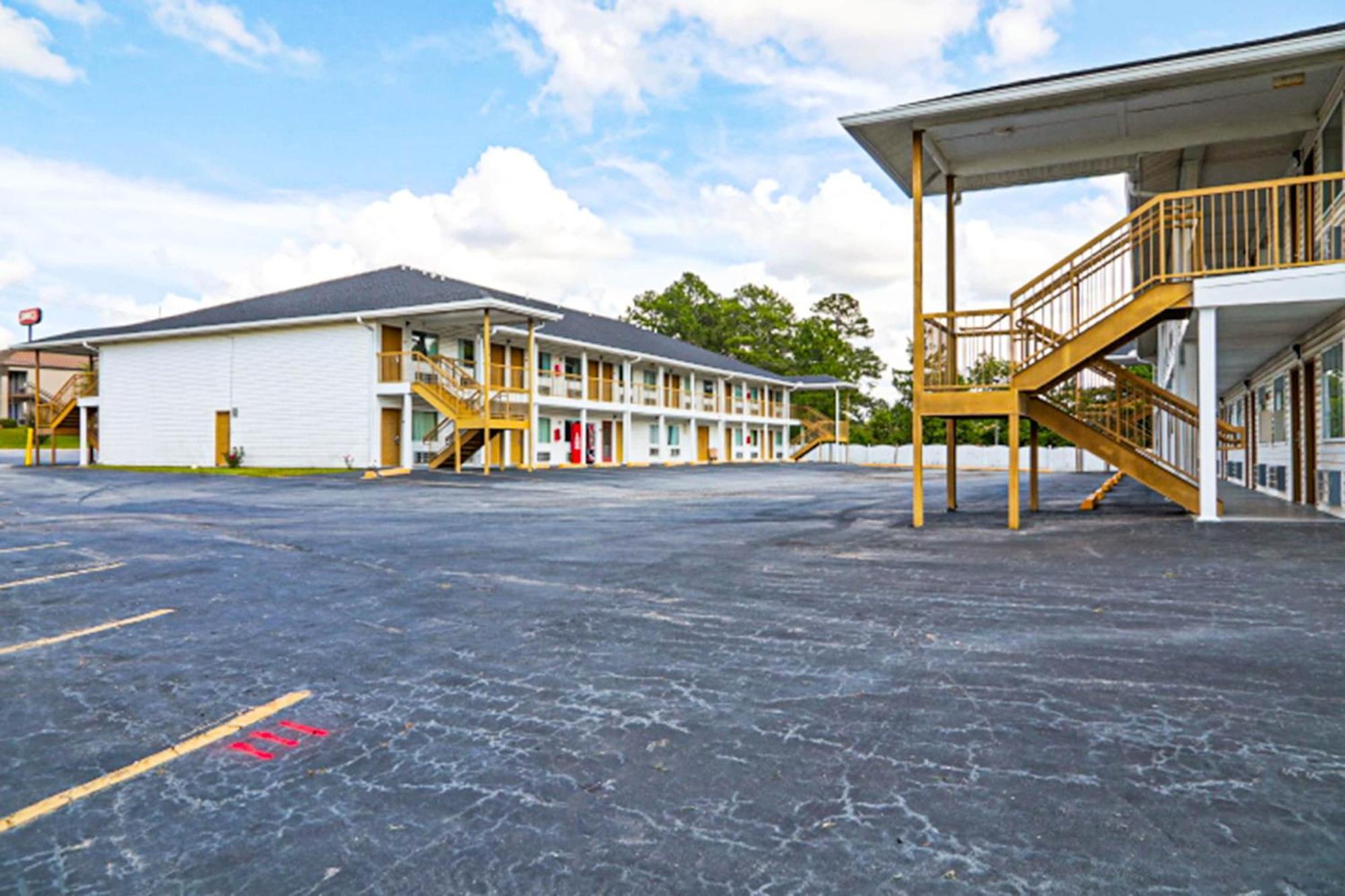 Economy Inn By Oyo Ashburn Exterior photo